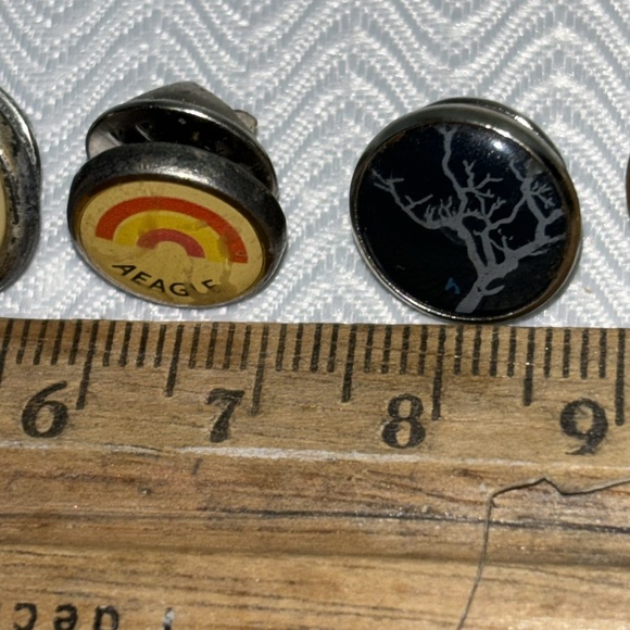 7 Lapel pins - Picture 9 of 9